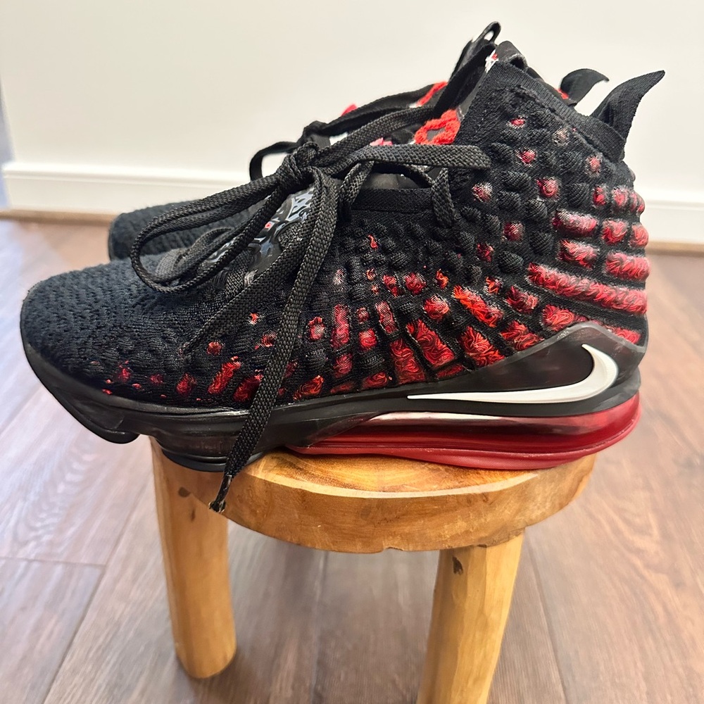 Men’s 2019 Nike Lebron 17 XVII Black Infrared Red Basketball Sneakers Size 7.5